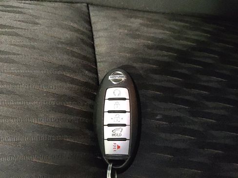 Used 2018 Nissan Rogue SV image 32