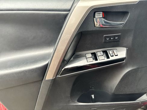 Used 2018 Toyota RAV4 Limited image 21