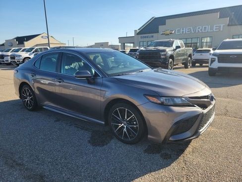 Used 2024 Toyota Camry SE FWD image 19