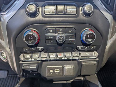 Used 2022 Chevrolet Silverado 2500 LTZ w/ LTZ Plus Package AWD/4WD image 21
