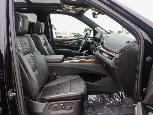 Used 2023 Cadillac Escalade ESV Sport Platinum w/ LPO, ONYX Package image 16