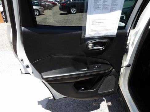 Used 2020 Jeep Compass Latitude FWD image 11