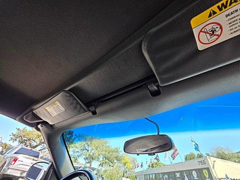 Used 2002 Ford Thunderbird Deluxe image 27