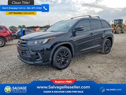 Used 2019 Toyota Highlander SE w/ Nightshade Edition