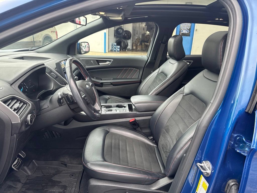 Certified 2023 Ford Edge ST-Line w/ Class II Trailer Tow Package AWD/4WD image 11