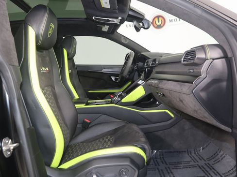 Used 2022 Lamborghini Urus image 13