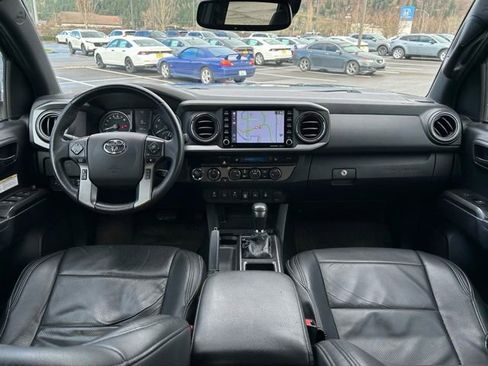 Used 2020 Toyota Tacoma TRD Off-Road w/ Technology Package image 12