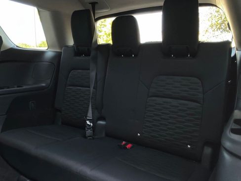 Used 2025 Nissan Pathfinder SV AWD/4WD image 14