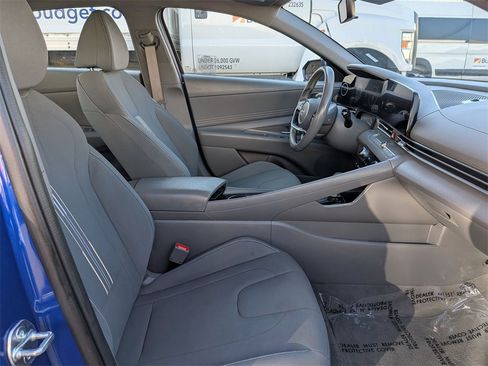 Used 2025 Hyundai Elantra SEL image 30