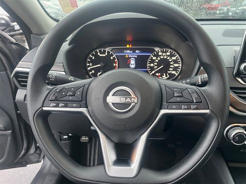 Used 2024 Nissan Altima 2.5 SV image 21