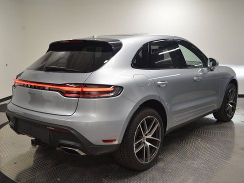 Certified 2025 Porsche Macan image 7