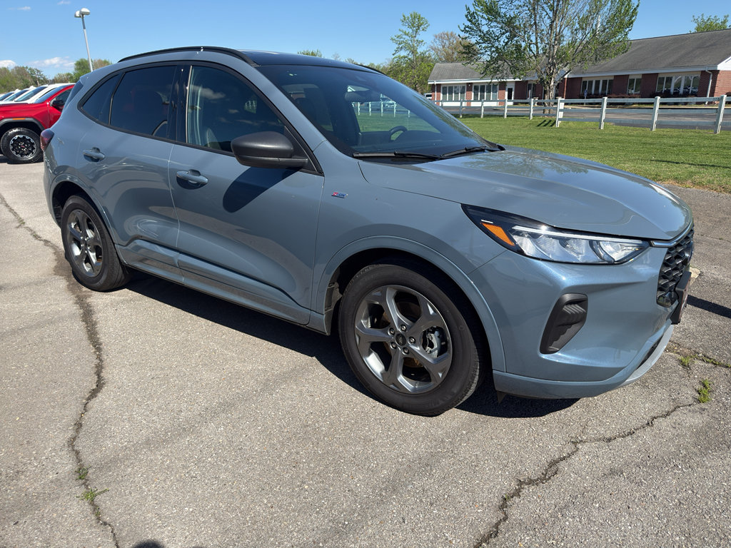Used 2023 Ford Escape ST-Line w/ Tech Pack #1 FWD image 2