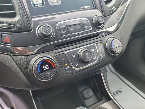 Used 2014 Chevrolet Impala LT w/ Convenience Package image 22