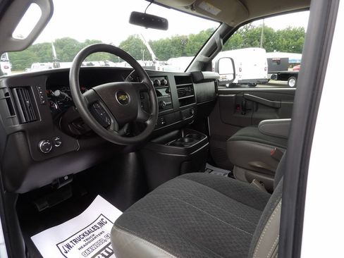 Used 2025 Chevrolet Express 2500 w/ Driver Convenience Package RWD image 16