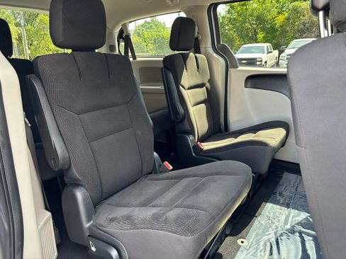 Used 2018 Dodge Grand Caravan SE w/ UConnect Hands-Free Group FWD image 46