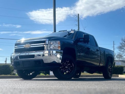 Used 2011 Chevrolet Silverado 2500 LT w/ Convenience Package image 2