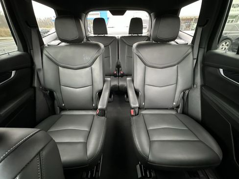 Used 2025 Cadillac XT6 Premium Luxury image 23