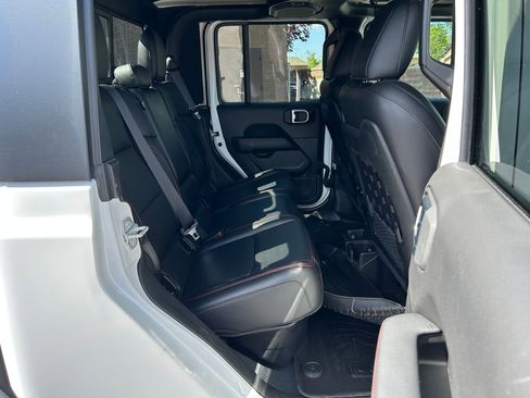 Used 2023 Jeep Gladiator Rubicon w/ Cold Weather Group AWD/4WD image 27