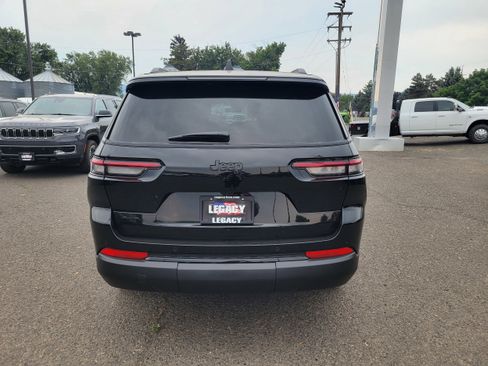 New 2025 Jeep Grand Cherokee L Altitude image 4