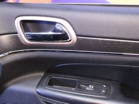 Used 2016 Jeep Grand Cherokee Limited image 9