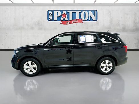 Used 2021 Kia Sorento LX FWD image 4