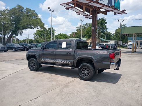 Used 2017 Toyota Tacoma SR5 w/ Tow Package RWD image 33