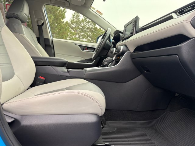 Used 2020 Toyota RAV4 XLE Premium AWD/4WD image 19