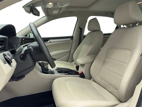 Used 2022 Volkswagen Passat 2.0T SE image 31