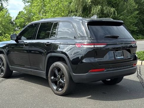Used 2024 Jeep Grand Cherokee Altitude AWD/4WD image 6