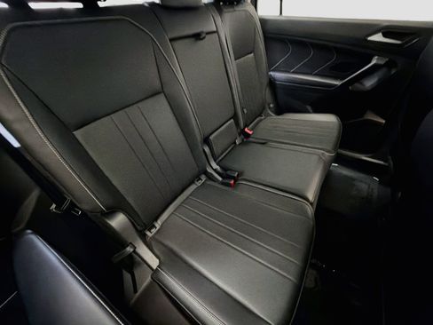 Used 2023 Volkswagen Tiguan SE FWD image 13