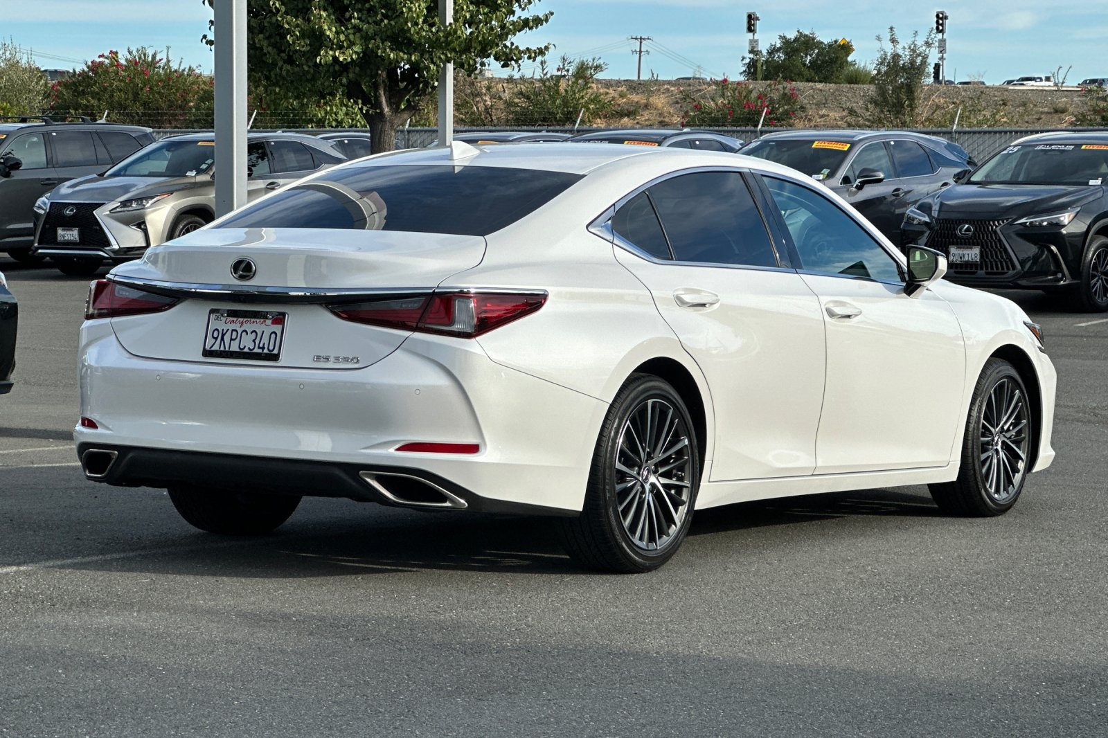 Certified 2024 Lexus ES 350 w/ Premium Package FWD image 4