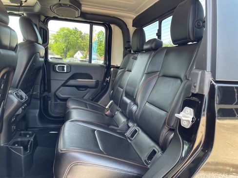 Used 2022 Jeep Gladiator Mojave AWD/4WD image 39