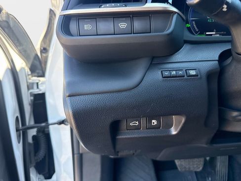 Used 2024 Toyota Crown Limited image 31