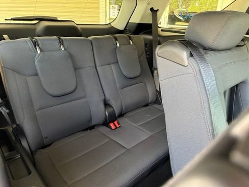 Used 2025 Ford Explorer Active AWD/4WD image 29