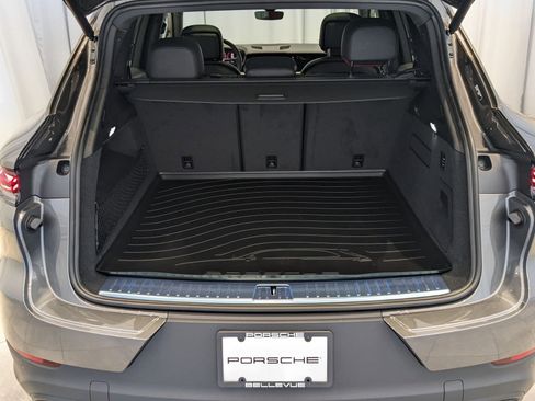 Certified 2025 Porsche Cayenne image 10