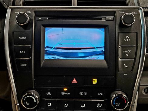 Used 2017 Toyota Camry LE image 20