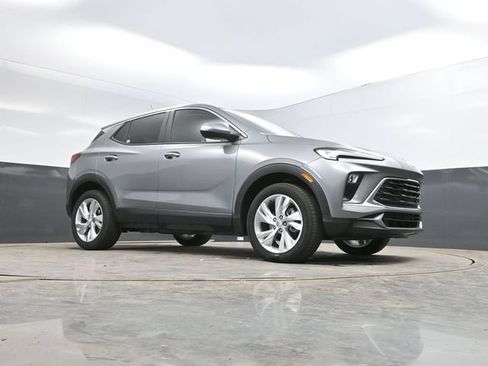 Used 2025 Buick Encore GX Preferred AWD/4WD image 43