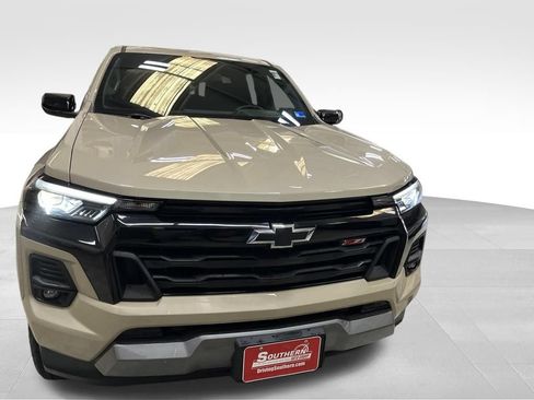 Used 2023 Chevrolet Colorado Z71 w/ Advanced Trailering Package AWD/4WD image 7