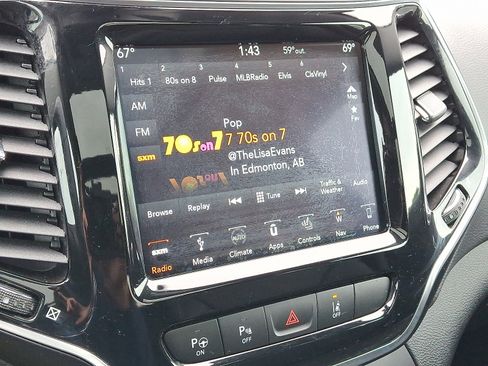 Certified 2019 Jeep Cherokee Limited w/ Technology Group AWD/4WD image 18