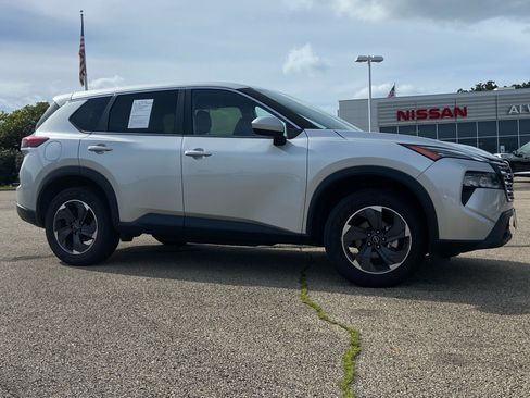 Used 2024 Nissan Rogue SV AWD/4WD image 1