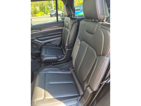 New 2025 Jeep Grand Cherokee L Limited image 6