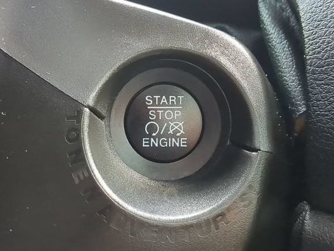 Used 2020 Jeep Renegade Altitude FWD image 36