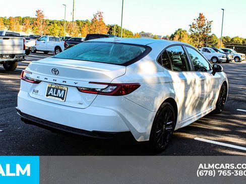 Used 2025 Toyota Camry SE image 6