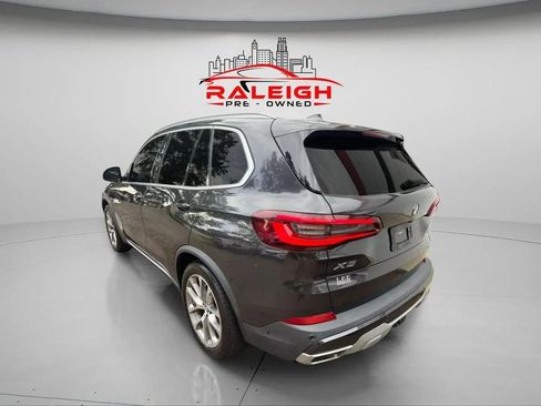 Used 2021 BMW X5 xDrive40i w/ Premium Package image 2