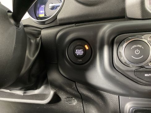 Used 2023 Jeep Wrangler Unlimited Rubicon 4xe w/ Cold Weather Group AWD/4WD image 27