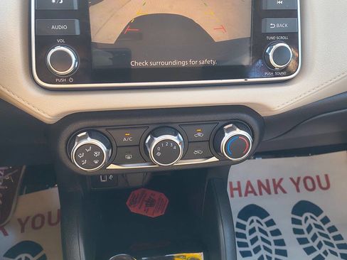 Used 2021 Nissan Versa SV image 10