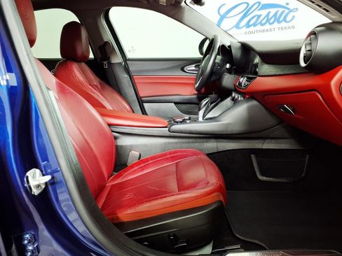 Used 2019 Alfa Romeo Giulia RWD image 11