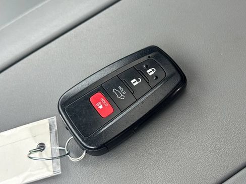 Used 2023 Toyota Highlander XLE AWD/4WD image 29