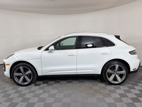 Used 2025 Porsche Macan image 2