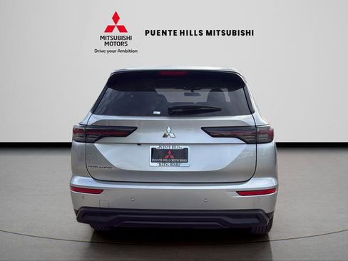 New 2026 Mitsubishi Outlander ES image 6